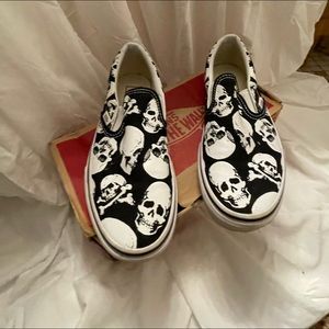 Vans Skull slip on sneaker size 7